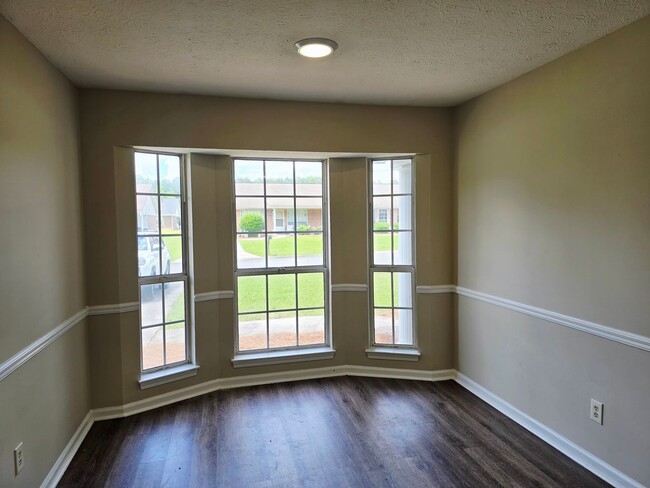 Building Photo - Pebblecreek Dr #17 &amp; 19