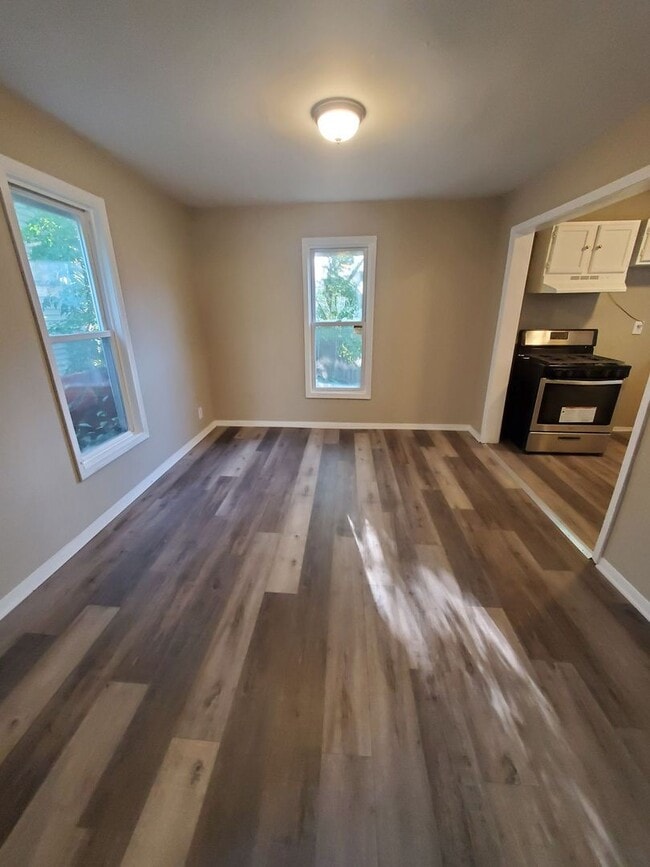 Building Photo - 4 Bedroom  Single Family