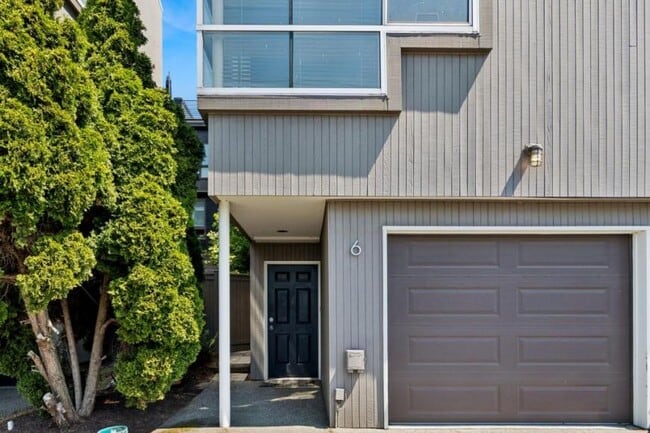 Building Photo - 2 bedroom in Seattle WA 98102