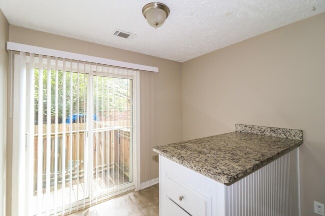 Foto del edificio - 2156 Oldfield Dr