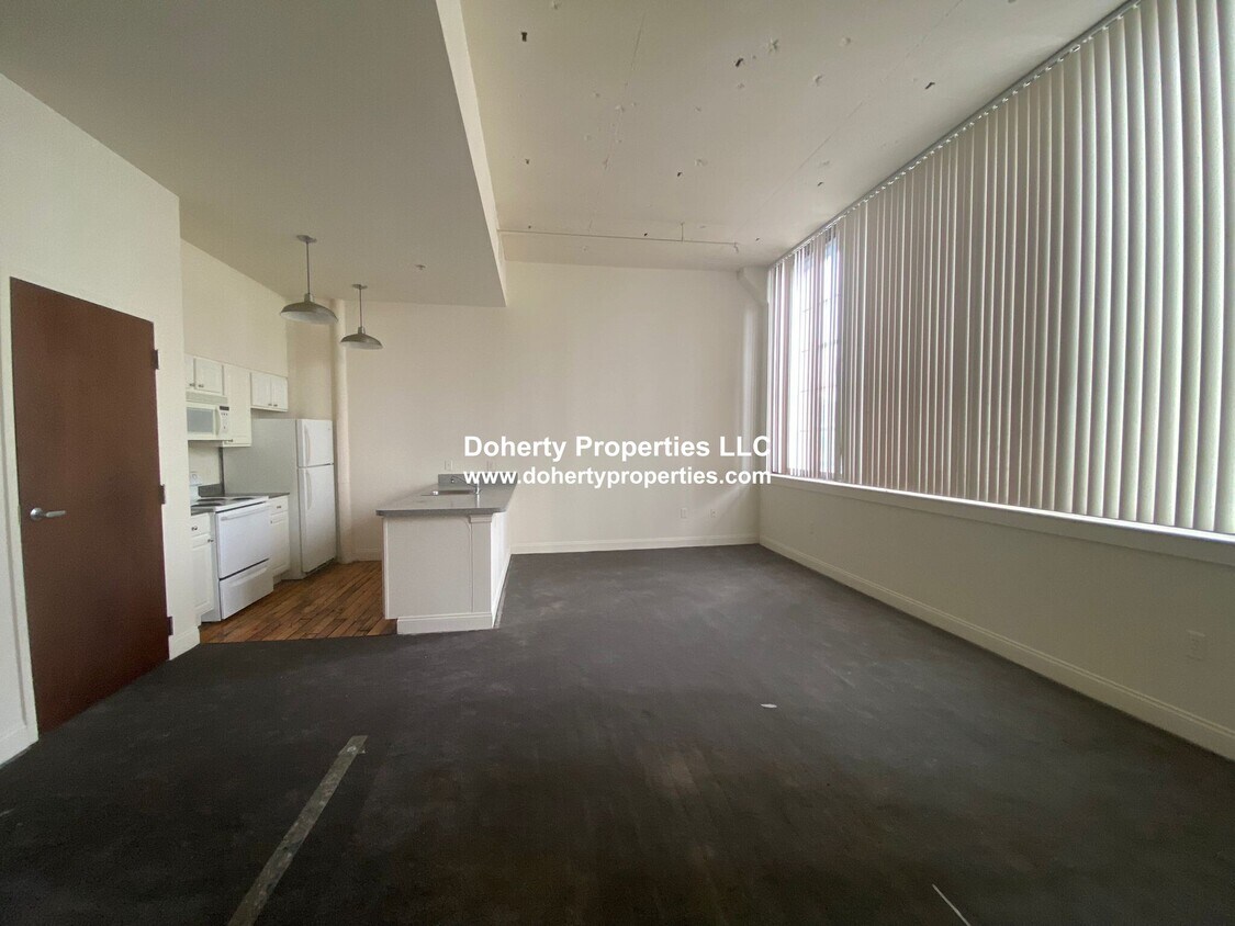 305 Dutton St Unit 224, Lowell, MA 01854 Condo for Rent in Lowell, MA