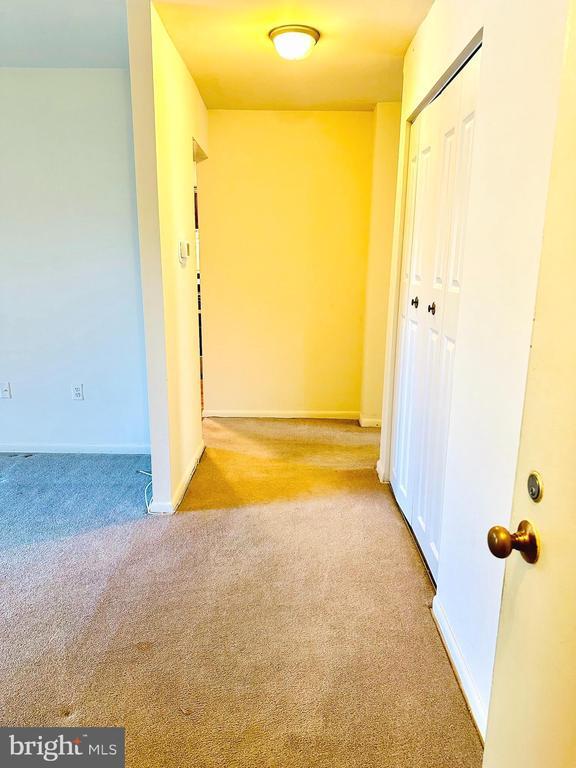 Building Photo - 822 Quince Orchard Blvd