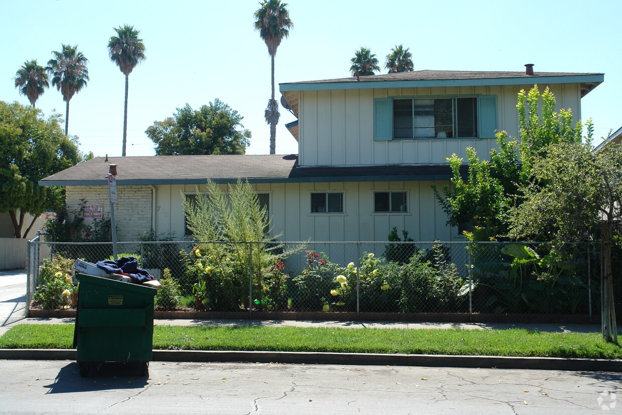 Building Photo - 790 Farm Dr