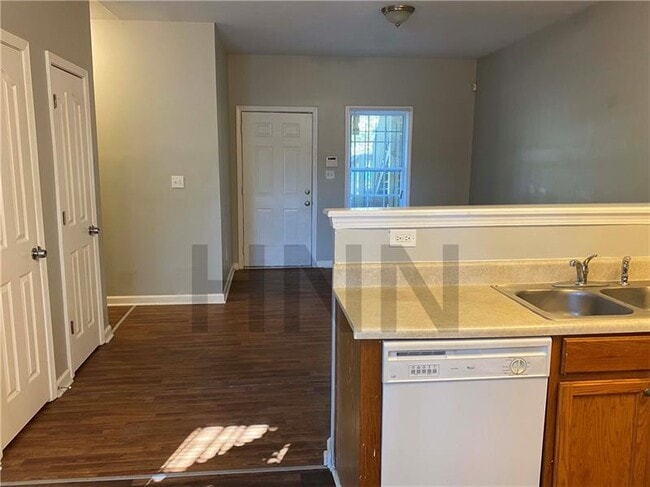 Building Photo - 1426 Eric St SE