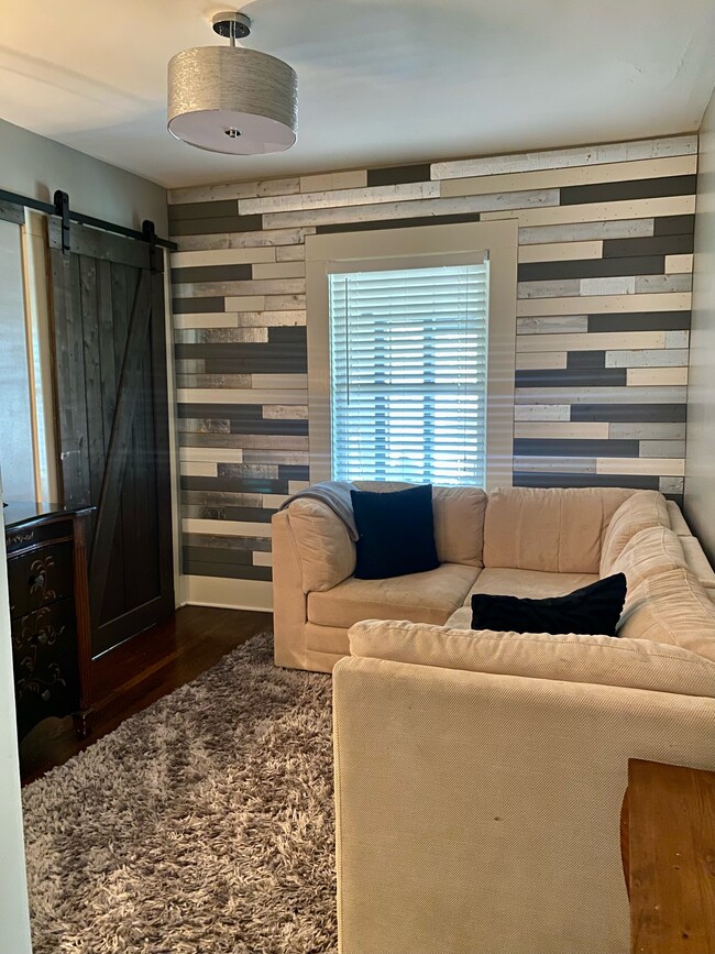 Bedroom/sitting room (6th bedroom) - 208 Oakway St