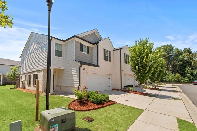 Building Photo - Gorgeous 3 BR/2.5 BA Townhome in Marietta-...