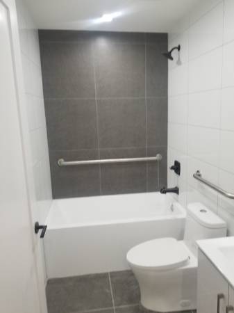 Foto del edificio - 800 Empire Blvd