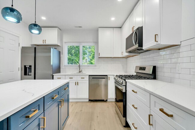 Building Photo - 33 Elmwood Ave