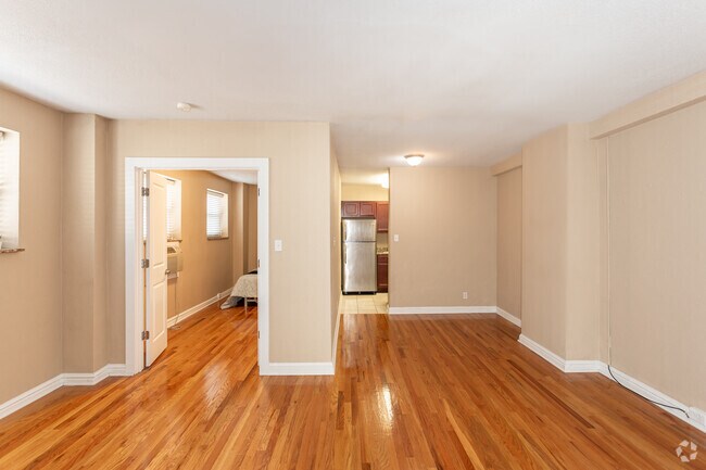 1BR, 1BA - 567 SF - Convent Gardens Apartments