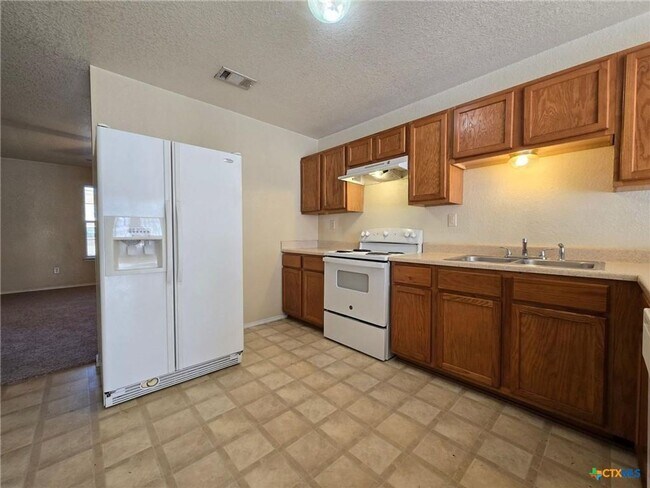 Foto del edificio - 2808 Leroy Cir