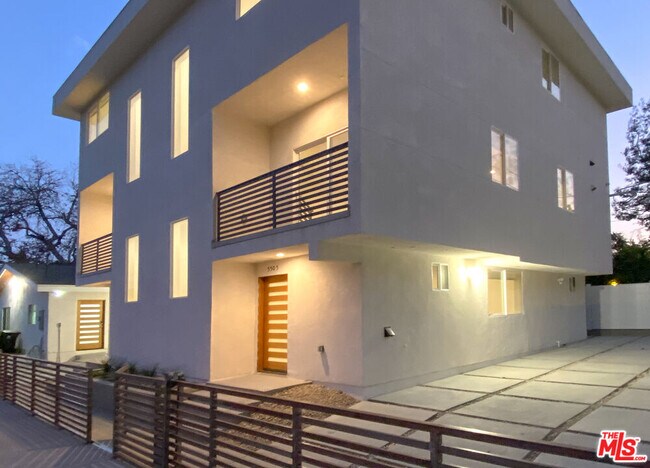 Foto del edificio - 5503 Camellia Ave