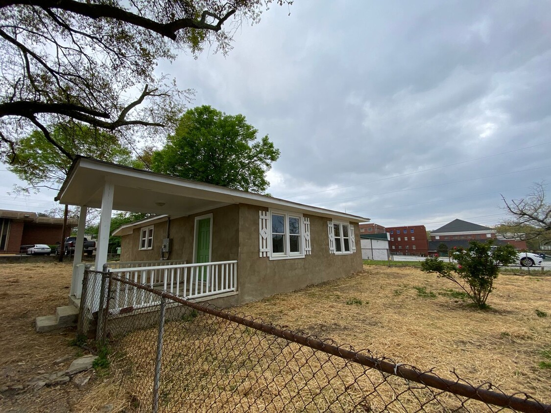 Primary Photo - Completely Updated Total Electric 2 Bedroo...
