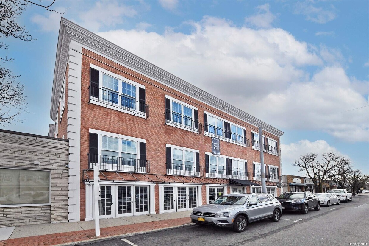 Primary Photo - 221 Broadway