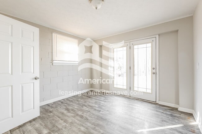 Building Photo - 45 Carriage Dr