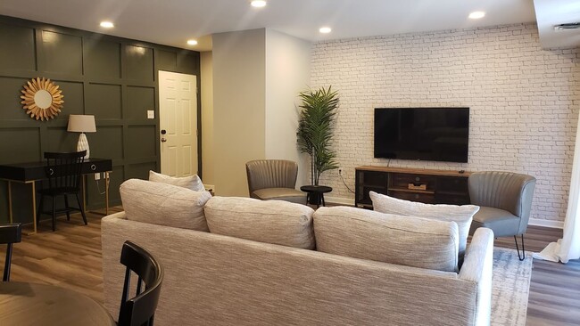 Building Photo - Executive Suites 3