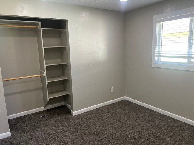 Foto del edificio - 1215 S Elder St