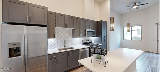 Foto del edificio - 15501 N Dial Blvd