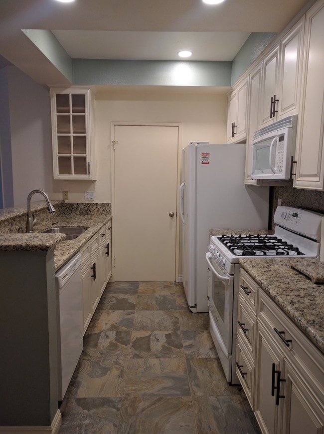 Full kitchen with pantry door - 10021 Tabor St