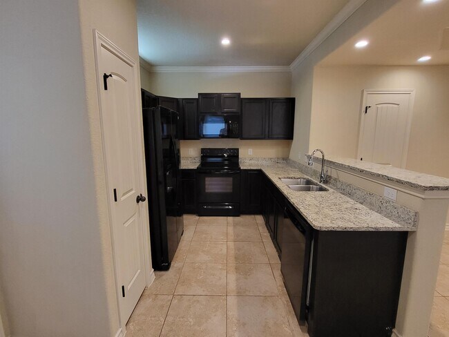 Foto del edificio - 6930 Lakeview Dr.