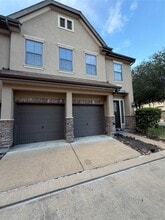 Building Photo - 11602 Royal Oaks Crossing