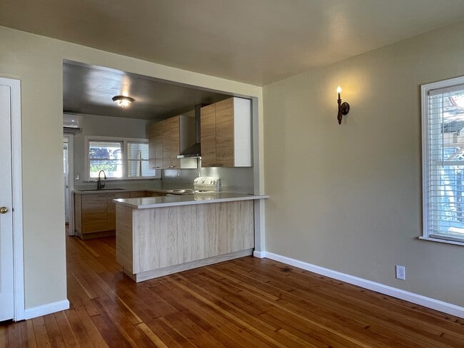 Building Photo - 608 California St