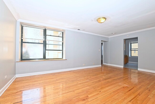 Building Photo - Beautiful 2Bed/1Bath in South Shore