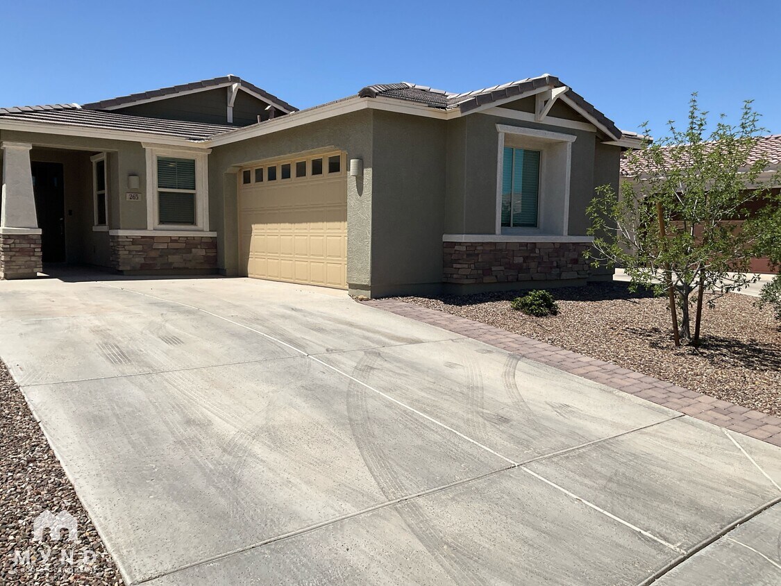 Foto principal - 265 W Rainbow Bridge Ln