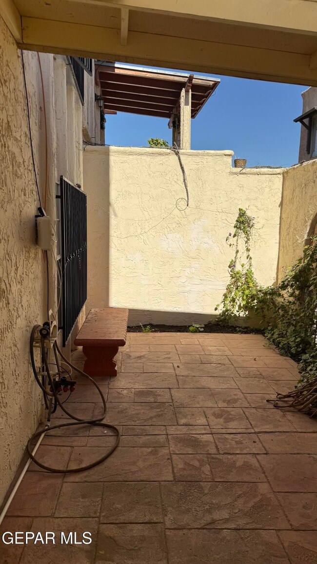 Building Photo - 10613 Springwood Dr