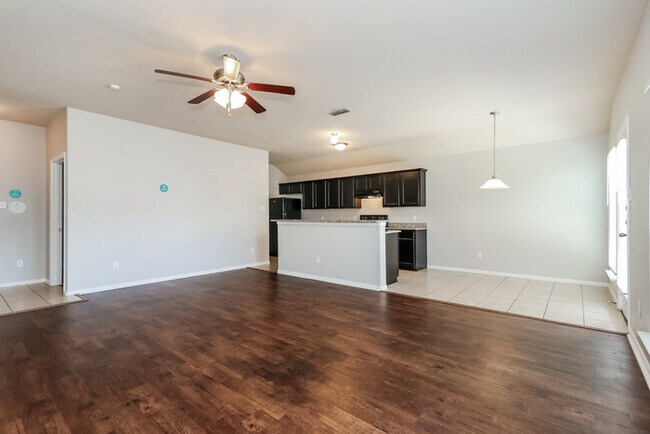 Foto del edificio - 3112 Royal Crest Dr
