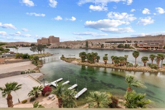Foto del edificio - 3BR Furnished, on the Colorado River Acros...