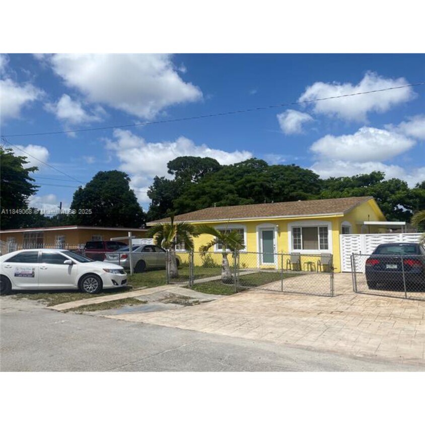 Foto principal - 10440 NW 28th Ct