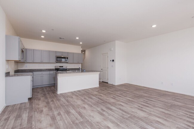 Foto del edificio - Newer 3 bedroom townhome