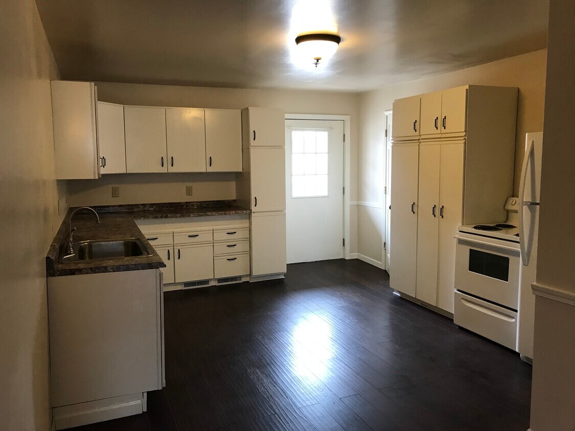 Kitchen - 2003 Marshall St