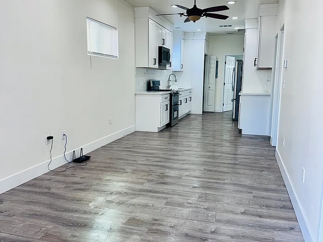 Foto del edificio - 9443 Lotus Dr