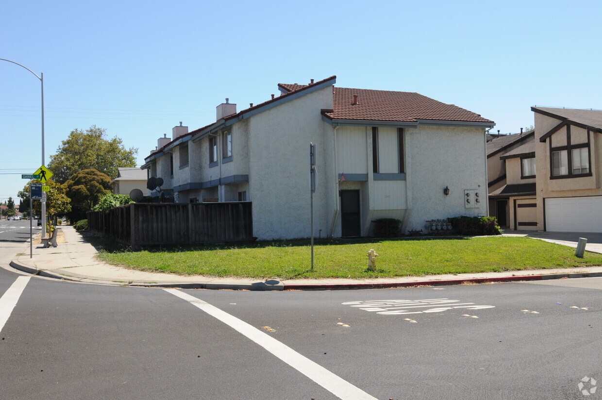 Building Photo - 1242-1248 Daniel Ct