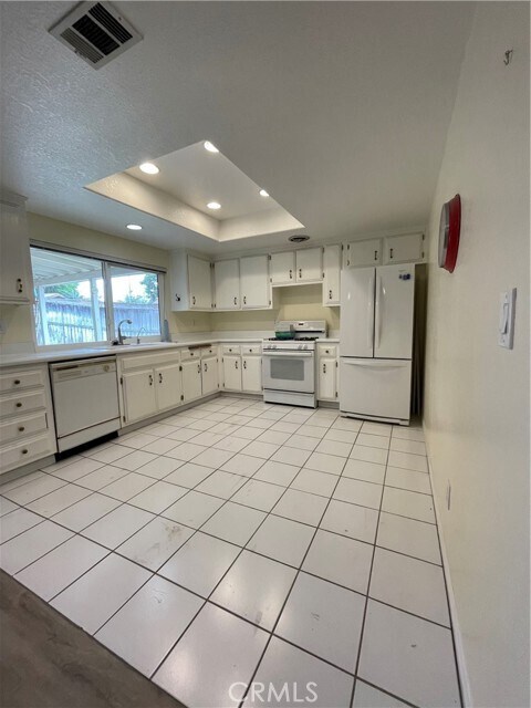 Building Photo - 1594 First St