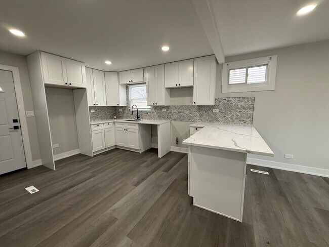 Building Photo - 16752 Artesian Ave