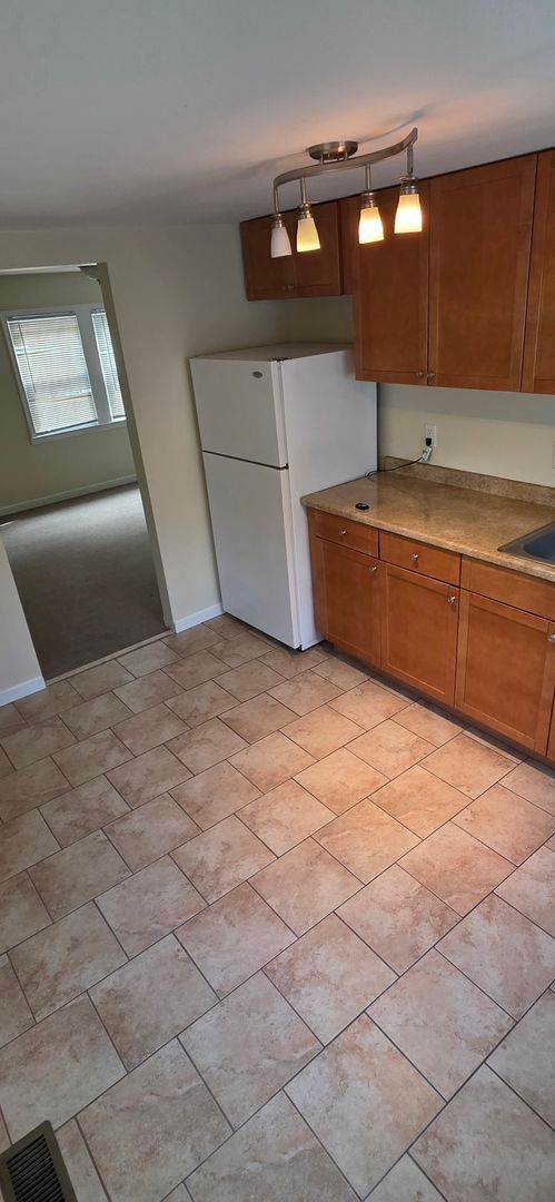 Foto del edificio - Detached Garage Appt. on  Beautiful Camden Ave.