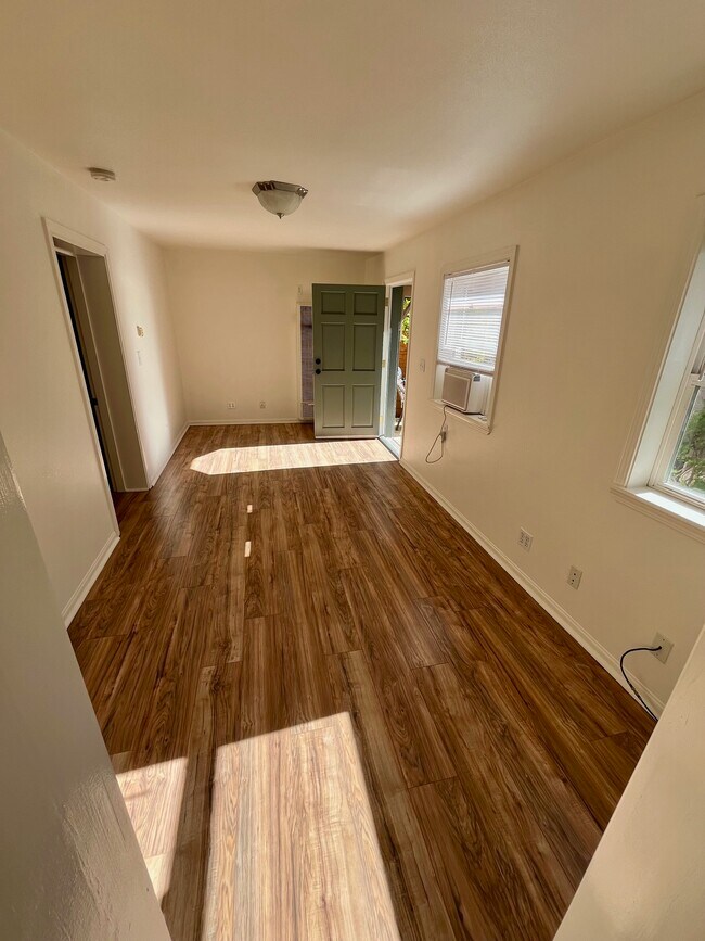 Sala de estar - 335 N Alvarado St