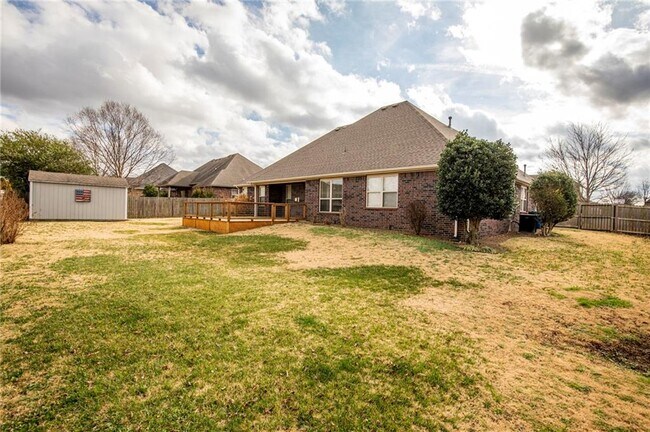 Building Photo - 2308 SW Chinquapin Ave