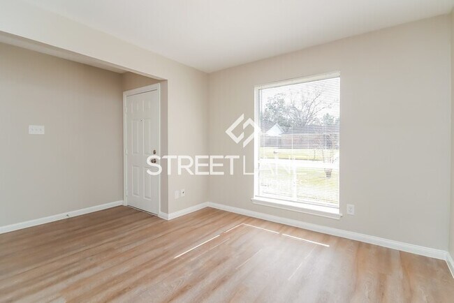 Foto del edificio - REDUCED! - $500 off first month’s rent if ...