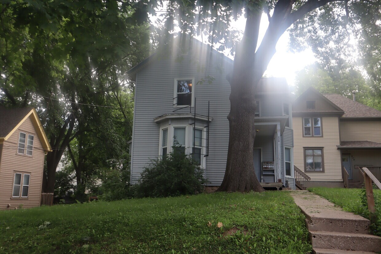 FRONT - 420 S Lucas St