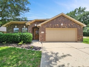 Building Photo - 922 Fife Dr