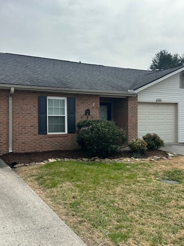 Powell - Move-in ready! 2 bedroom, 2 bath, 1-level, condo with a 1-car garage - Kenna Stephens (8... - Powell - Move-in ready! 2 bedroom, 2 bath, 1-level, condo with a 1-car garage - Kenna Stephens (8...