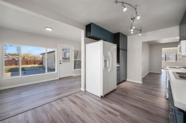 Foto del edificio - 3 Bed 2.5 Bath Home Available!