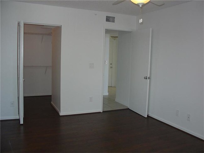Building Photo - 1341 SE 3rd Ave