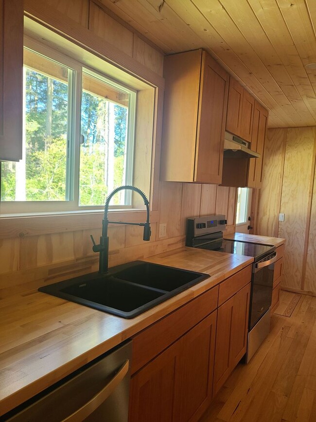 Building Photo - Beautifully Restored 1 bed 1 bath farmhous...