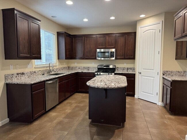 Building Photo - 672 EMBASSY CIRCLE,  VACAVILLE