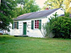 Building Photo - 6531 Fitzhugh Ave