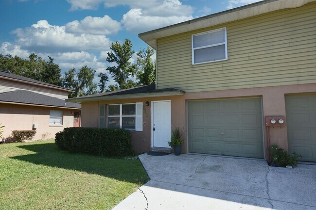 Foto del edificio - 3/2 Half Duplex in N. Lakeland!